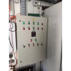 БУ дизельный генератор Cummins C900d5 в контейнере на шасси